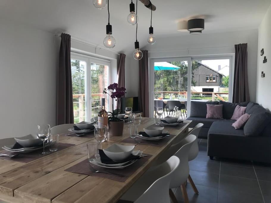 Huis Met Zonneterras, Tuin En Panoramisch Uitzicht Wellin Exterior photo