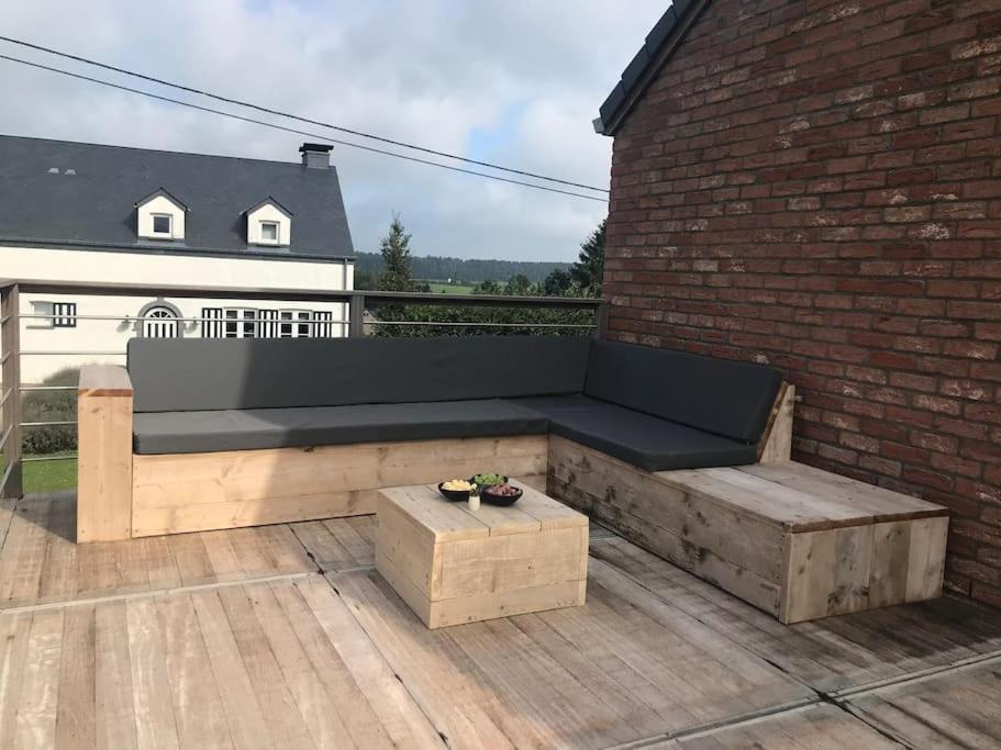 Huis Met Zonneterras, Tuin En Panoramisch Uitzicht Wellin Exterior photo